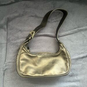 L’intervalle black crescent shoulder bag